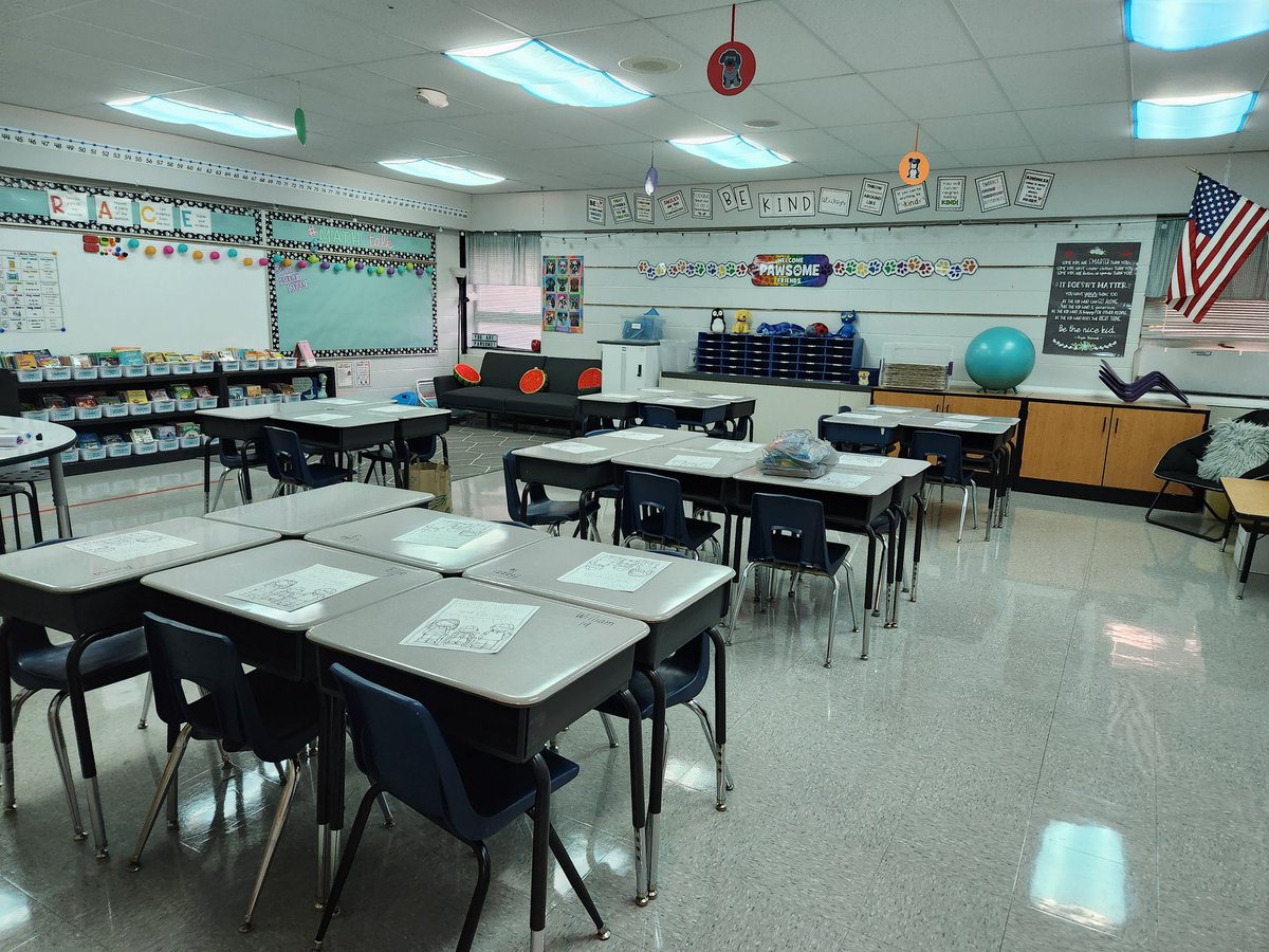 JFB3rdGray's tweet photo. So excited to welcome our sweet friends back to school today.  It's going to be an amazing year! @JFBKnights https://t.co/Nh4vGVfOpF