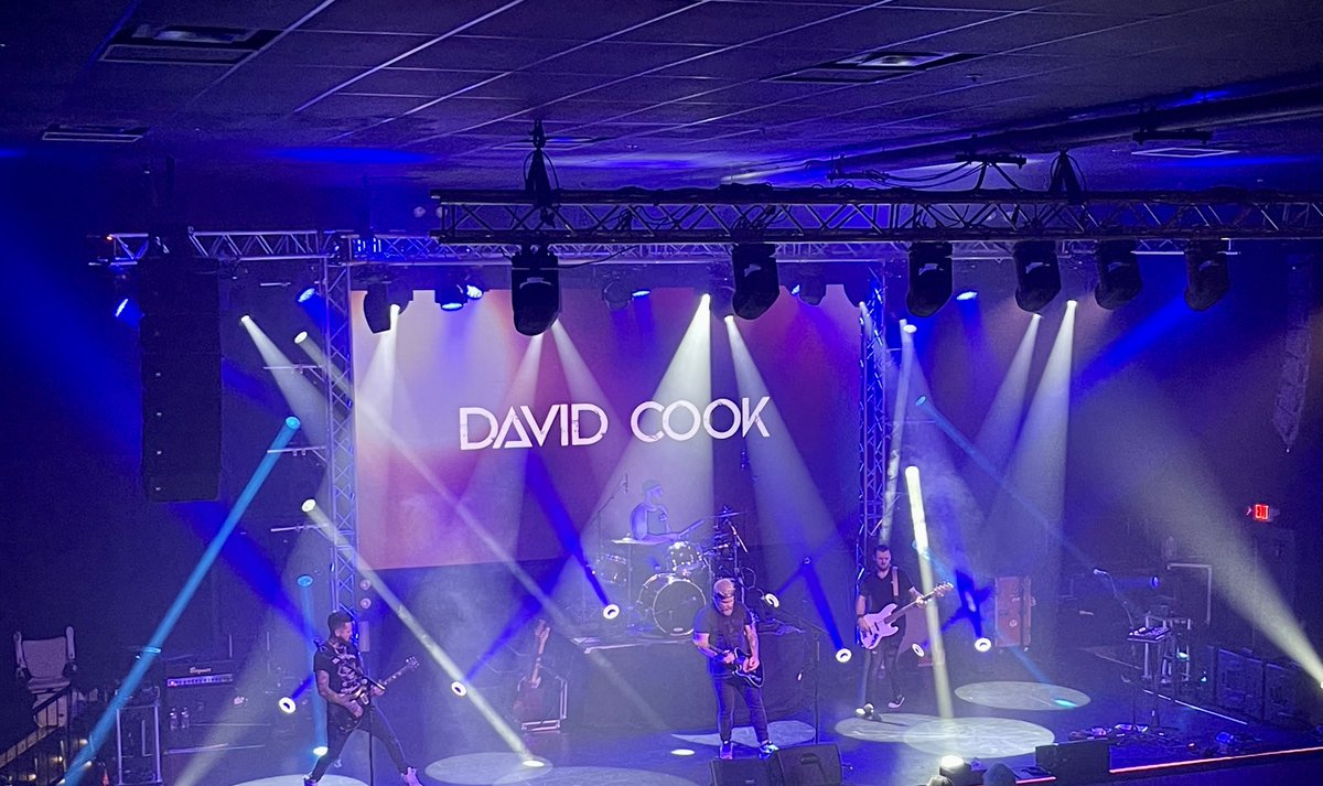 MsCRC's tweet image. David Cook ⁦@thedavidcook⁩ at the Vixen McHenry, IL