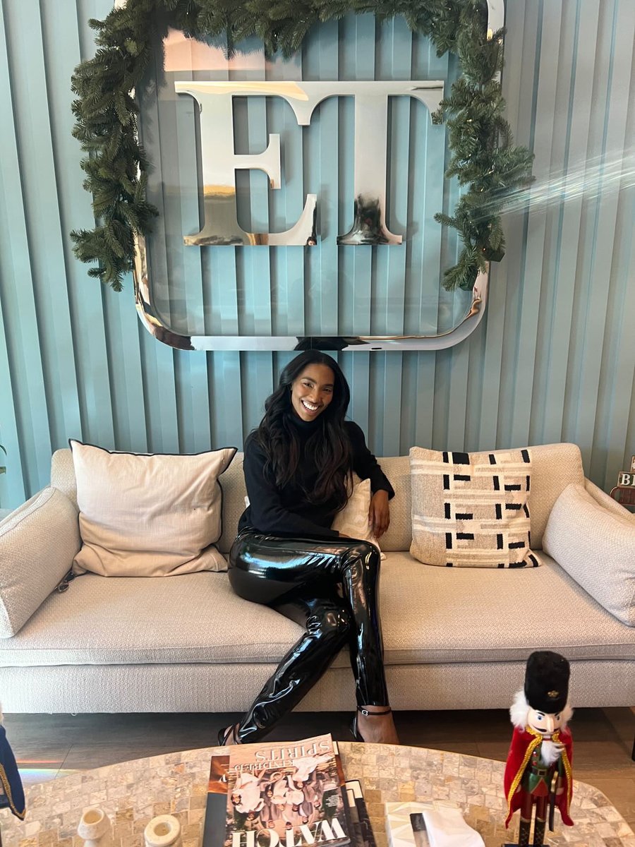 BellaMarie720's tweet photo. So happy to see her dreams come true. #HaleRaisers
💜💜 https://t.co/Z7WcANrGr1