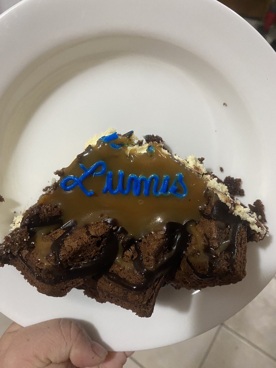 LumisLunaa's tweet photo. Birfday cake had my name on it 🥰 https://t.co/vem5rfrEhk