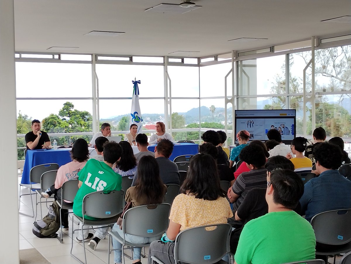 #ComunidadLIS el día de hoy, se llevó a cabo la charla sobre '¿Qué es CoSustenta?', y la charla por parte del 'Centro de Idiomas'. Sabemos que la información proporcionada les será de mucha utilidad a nuestros nuevos #EstudiantesLIS durante su estadía en la #Lis_UV.