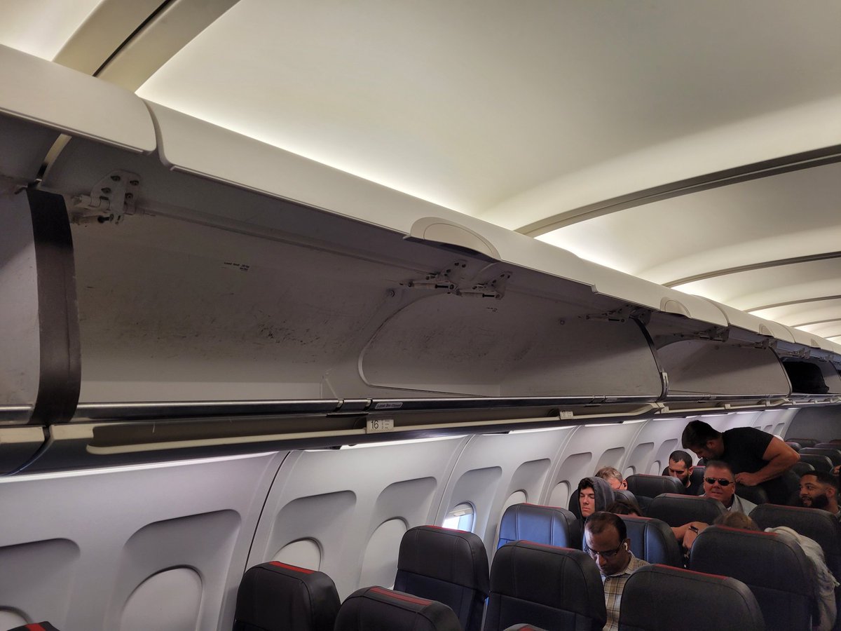 Seedy Peacock tweet media