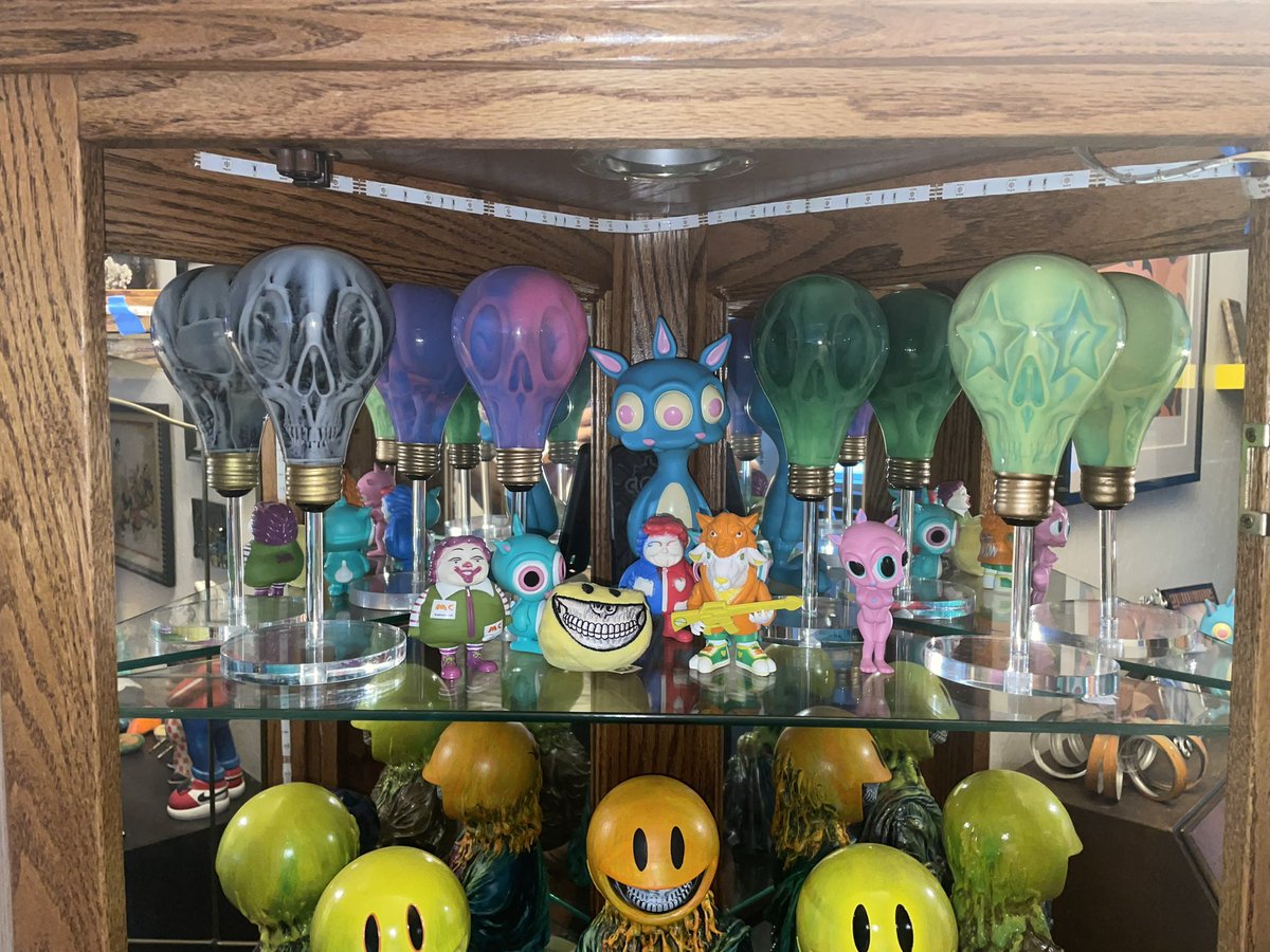 Light cult mail day today!!  Received my <a href="/Cluttermagazine/">Clutter Magazine</a> Ron English resin Star Skull bulb. Freaking incredible!!!  Fits right in with the rest!!  Follow <a href="/LightCultCrypto/">Light Cult Crypto Club</a> for all the details!!