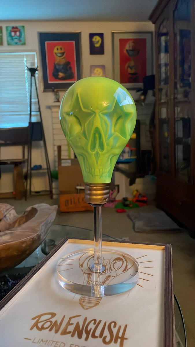 hmbab2000's tweet photo. Light cult mail day today!!  Received my @Cluttermagazine Ron English resin Star Skull bulb. Freaking incredible!!!  Fits right in with the rest!!  Follow @LightCultCrypto for all the details!! https://t.co/AZKZsP0oV5