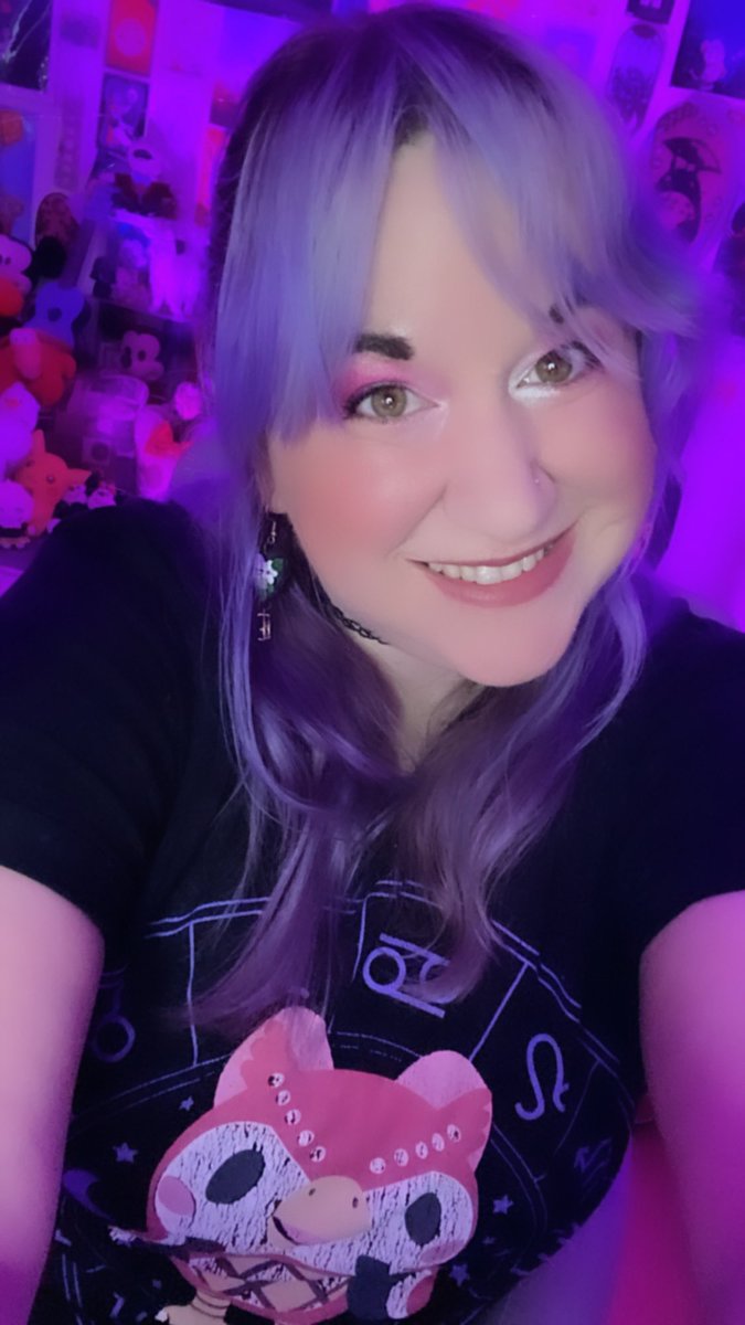 LyricalLeia's tweet photo. It’s been a week, so let’s wind down with some sleepy serenades in the lounge! Playing chill loops &amp; requests at https://t.co/5hGahfBmKU ✨💜 #twitchmusic https://t.co/wq4OVepVMX