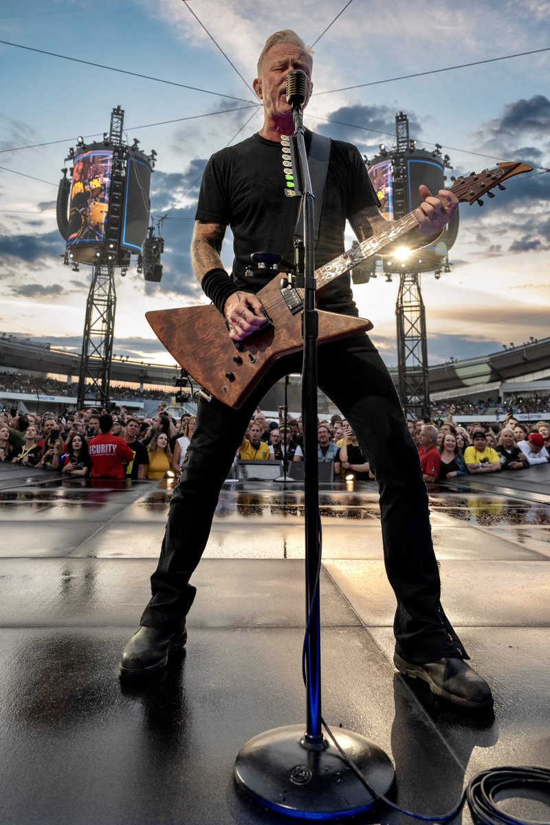 Lee_Jeffries's tweet image. Fade to Black! NEW PRINT RELEASE!! It’s a stunna!!

Available in very very limited numbers 👉🏻 lee-jeffries.co.uk/product/fadeto…

#metallica #fadetoblack #72seasons #jameshetfield #m72worldtour #fineart #papahet