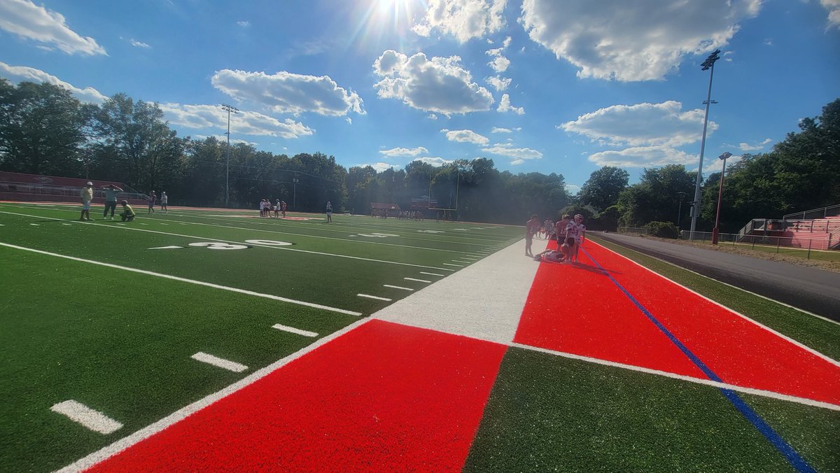 LouatTheState's tweet photo. Checking out SCISA 4A champion @HammondFootball practice.  Skyhawks debuting new turf field which also includes a mini field in one of end zones for children to plsy https://t.co/vXqnLLgy0Y