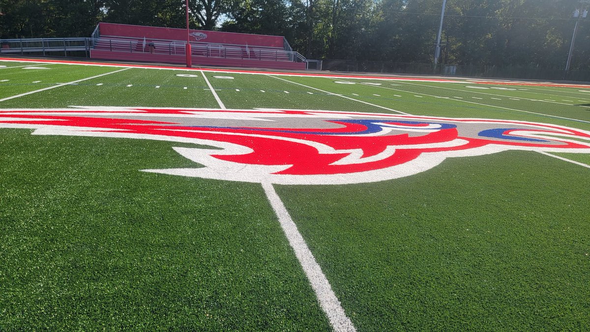 LouatTheState's tweet photo. Checking out SCISA 4A champion @HammondFootball practice.  Skyhawks debuting new turf field which also includes a mini field in one of end zones for children to plsy https://t.co/vXqnLLgy0Y