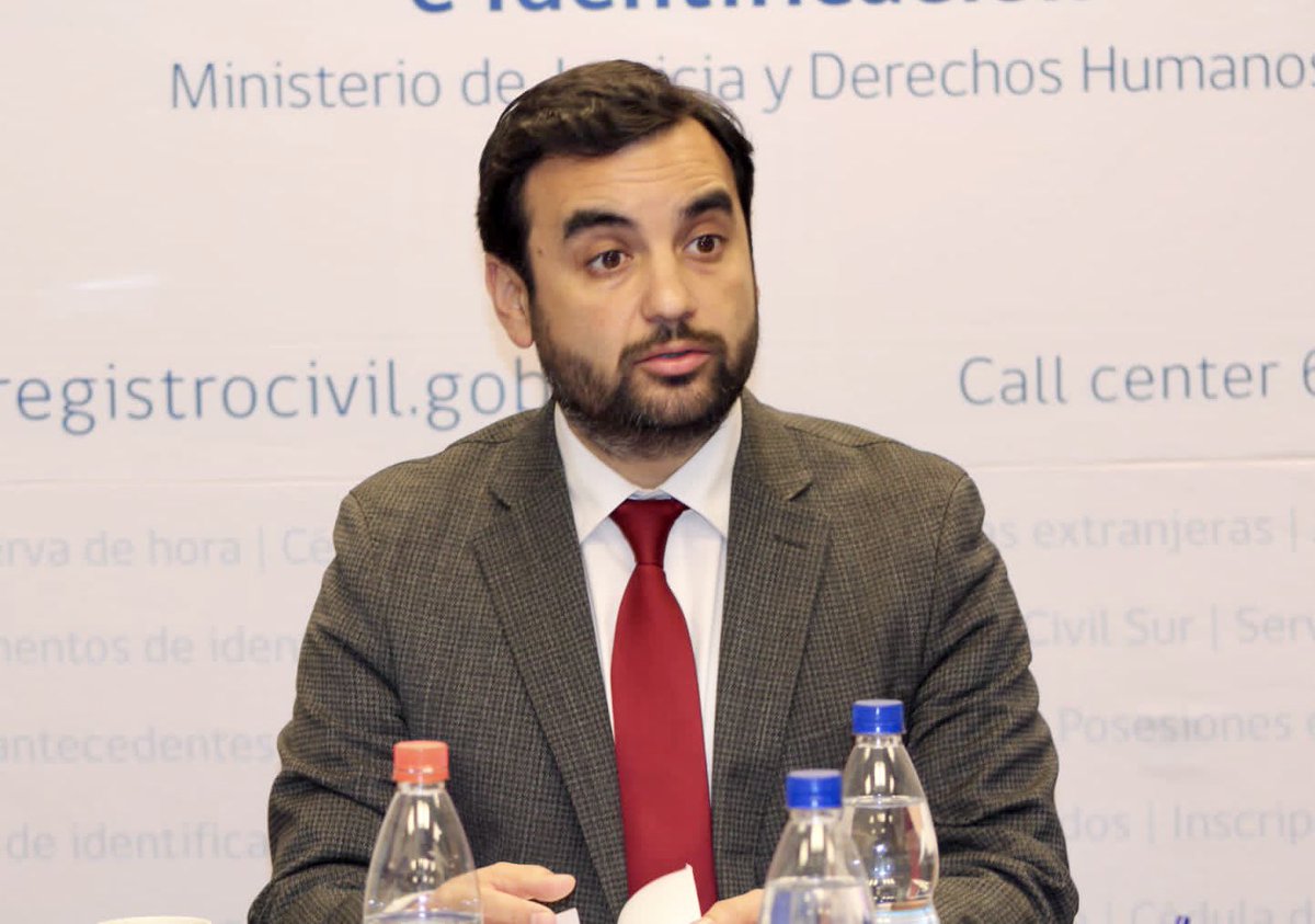 SubseJusticiaCl's tweet photo. #GobiernoenTerreno en La Unión |  Subsecretario @jgajardofalcon, acompañado del Seremi @minjudhlosrios, encabeza Gabinete de los servicios dependientes del sector justicia en la región de los Ríos @Senamelosrios @Rcivil_losrios @Gendarmeria_LR @dpp_losrios @Cajbiobio @SmlChile https://t.co/IyhJv6p3am