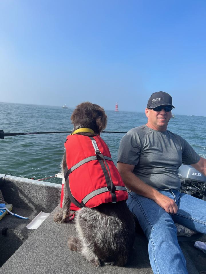 Fuzz is waiting for that pole to bend 😄😎