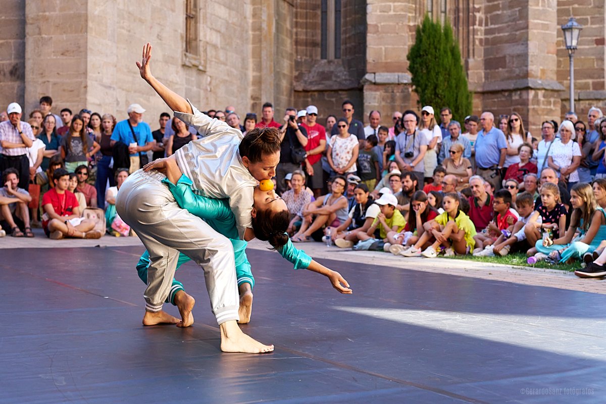 radioaguilar's tweet photo. 29 Encuentro Internacional de Artes de Calle de Aguilar de Campoo, primera jornada, jueves 17 de agosto de 2023. Galería de imágenes de Gerardo Sanz Fotógrafos https://t.co/XvpskPdTFy
