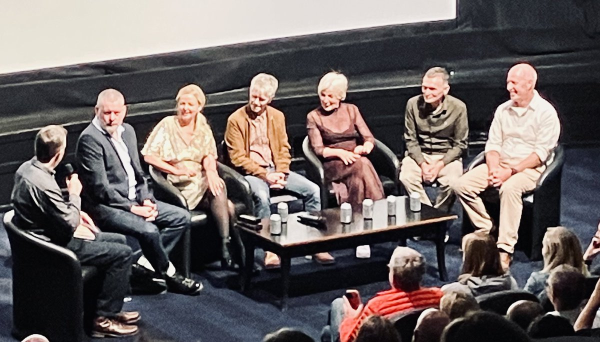 catrionaduggan's tweet photo. Really emotional to see and hear some of the cast of Gregory’s Girl (Gregory, Susan, Andy, Carol, Billy &amp; Charlie) chat so fondly of Bill Forsyth and his legacy for Scottish film @glasgowfilm tonight. Huge appreciation for @ScottishYT too 🎭 🏴󠁧󠁢󠁳󠁣󠁴󠁿 Standing ovation 👏😊 https://t.co/RB7gws6VQP