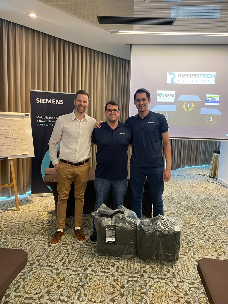 RiedertechS's tweet photo. Celebramos nuestro 1er Puesto 🏆en ingeniería y calidad de diseño de los tableros eléctricos SIVACON S8 en el Encuentro Regional de Partners de Siemens, realizado en Colombia
Estamos orgullosos de nuestro talentoso equipo  con quienes brindamos soluciones tecnológicas confiables https://t.co/7PeKzI3aDb
