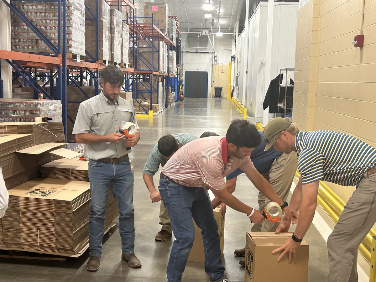 RiceTec_US's tweet photo. Great afternoon of service by the RiceTec sales and service team packing 10,203 meals! Thanks to the Food Bank of NEA for all you do to serve our region! #neafoodbank #ricetec #ricefarming #eatrice #service #serving #givingback https://t.co/hrgcXtb4Z3