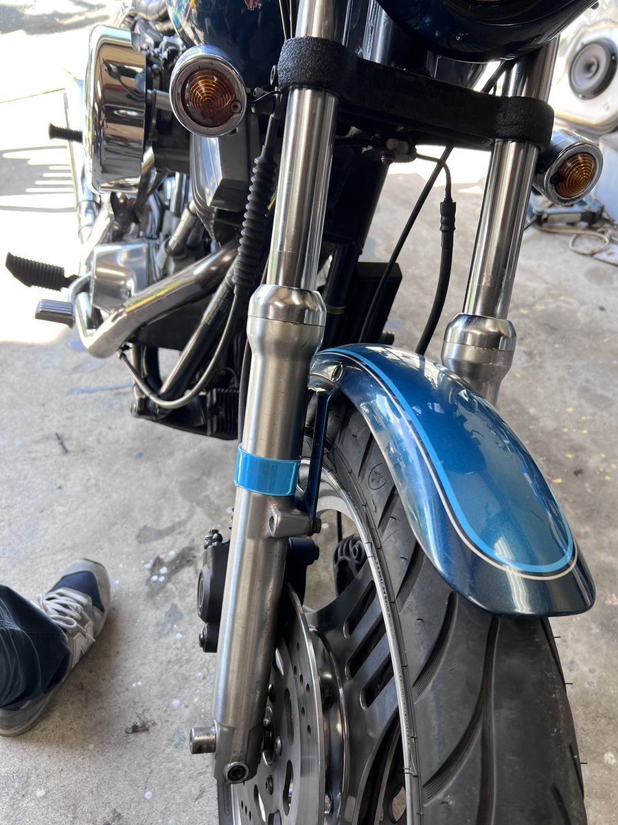 XR1000_hd1's tweet photo. 昨日は無事フォークオイル＆シール交換終わりました。

今日も暑いらしいね🥵
36℃になるらしい😅

そんな訳で、今日はXRのフォークオイル＆シール交換予定！
午前中に終わらせたいな‼️

#fxr
#fxrfriday https://t.co/pn1zSC1DS2