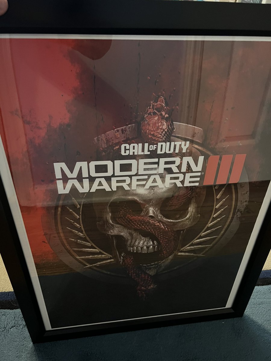 Got my #MW3 poster in a little after the reveal! Super excited for what’s to come after that trailer and blog post 🔥 @SHGames @CallofDuty