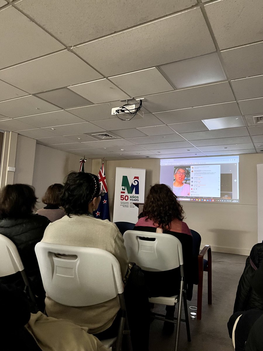 As part of the National Day of Mexican Cinema and the #50MXNZ, at the @EmbaMexNze we screened the film 'Observar las Aves' by Andrea Martínez. A touching story that was very well received by the invited audience. Our thanks to @imcine.