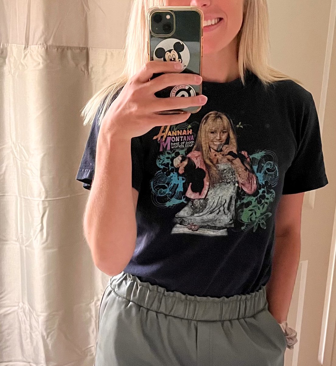 slacy_'s tweet photo. Miley’s new single announce.
Jonas Brothers concert outfit.
#circa2007 https://t.co/tcAoq4tnfc