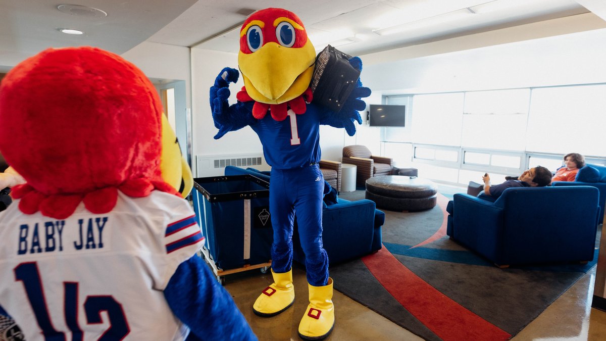 UnivOfKansas's tweet photo. Here 🎒 we ⛲️ gooooo! 💙 Welcome home, Jayhawks. This is going to be our best year yet. https://t.co/LQ8LO6POwC