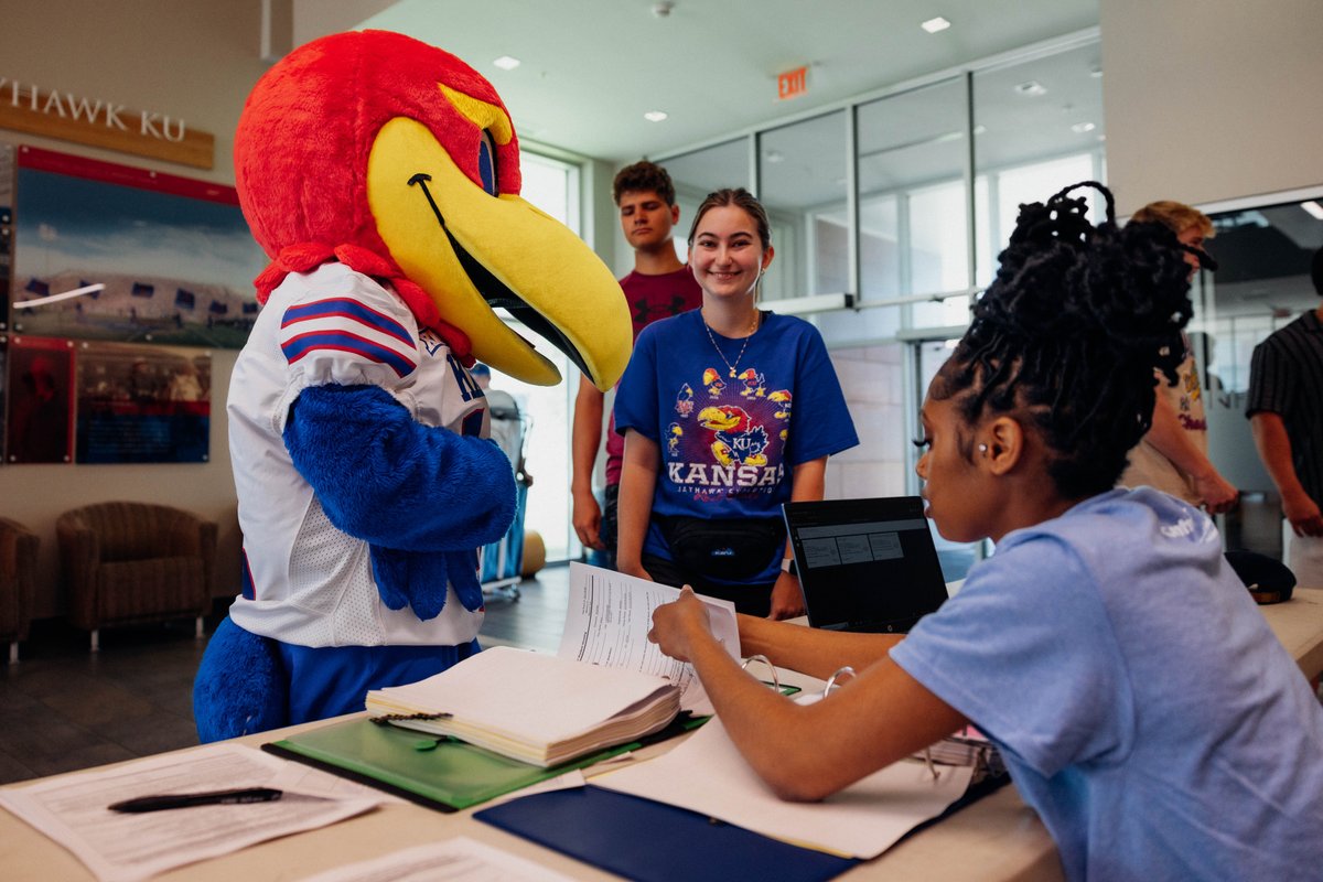 UnivOfKansas's tweet photo. Here 🎒 we ⛲️ gooooo! 💙 Welcome home, Jayhawks. This is going to be our best year yet. https://t.co/LQ8LO6POwC