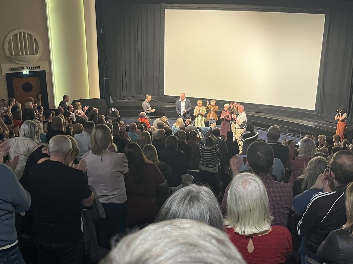colinmccredie's tweet photo. Standing ovation for Gregory’s Girl @glasgowfilm Great night. ❤️❤️👏🏻👏🏻 https://t.co/Qfb8gvRywW