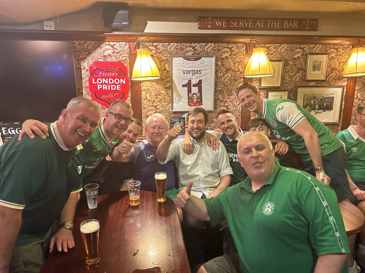 The Owner himself with the lads 🇳🇬💚#GGTTH ⁦@HibernianFC⁩
