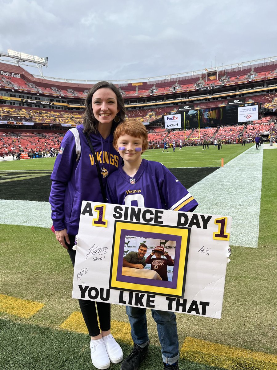 3MH0LL4's tweet photo. @KirkCousins8 @Verizon Wish we were in MN. We’ve waited in line for you before 💛💜💛💜 https://t.co/wZ9yw95skF