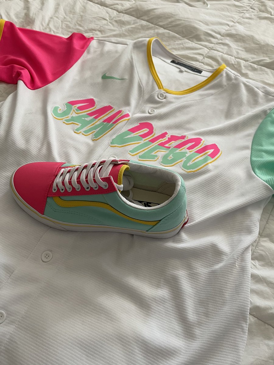 DJEST3's tweet image. Finally! @Padres #cityconnect #padres #customvans