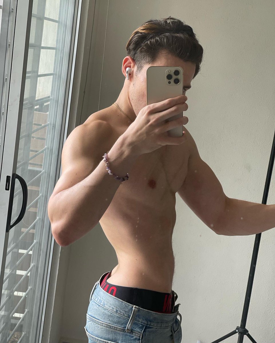 Fernandoherd's tweet photo. White waist https://t.co/gASeD6cr3j