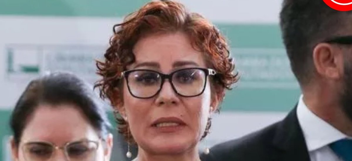 rede_marco's tweet photo. Com risco de prisão, Zambelli se INTERNA em hospital.
Apontada como articuladora da reunião entre Walter Delgatti e Jair Bolsonaro para discutir a violação das urnas, a deputada Carla Zambelli foi internada com quadro de diverticulite, assistiu sua derrocada do hospital e bradou nas redes:
"Não permitirei que minha integridade seja manchada por um mentiroso compulsivo"
Deixe aqui sua RISADA
😆😆😆😆😆😆😆😆😆😆😆😆😆
(BR 247)