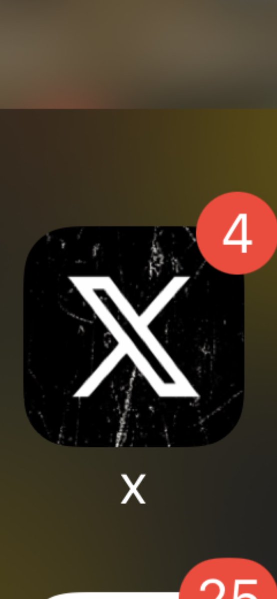 murrzstudio's tweet photo. Ewwww why would you add grain texture to the back of the x logo…..this looks so cheap and outdated https://t.co/gEMCZsZY48