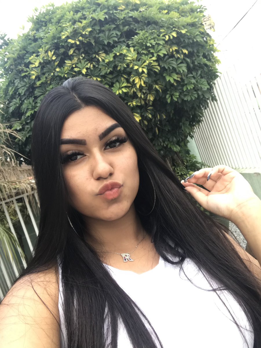 RayanaRayy's tweet photo. Tbtzinho de 2021 
Eu era tão bonitinha🥺 https://t.co/ukGfFq3mMu