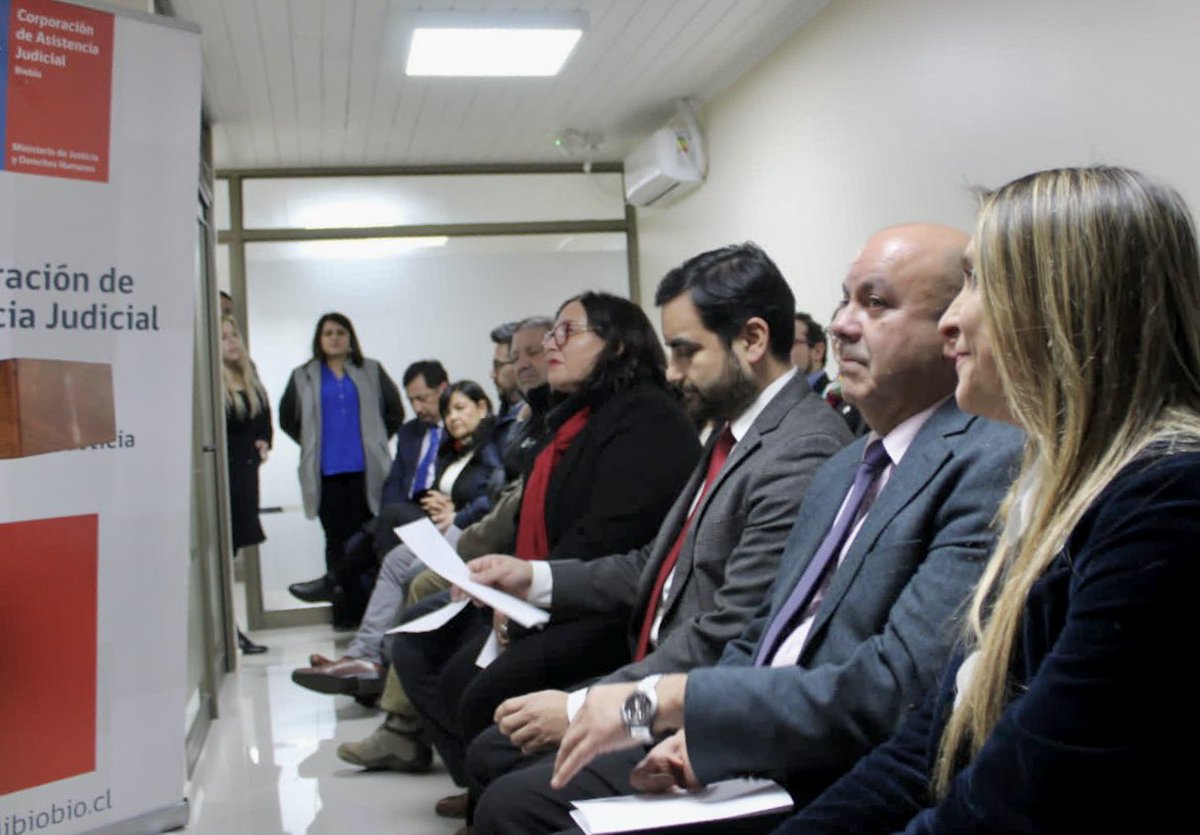 SubseJusticiaCl's tweet photo. #GobiernoenTerreno | Subsecretario @jgajardofalcon junto al Seremi de  @minjudhlosrios, @DPRLosRios @DPPRanco @munilaunion @cajbiobio y otras autoridades regionales, participan en inauguración de la nueva oficina de la Corporación de Asistencia Judicial de La Unión.
Avanzamos!🌱 https://t.co/8XEGq7Dzn2