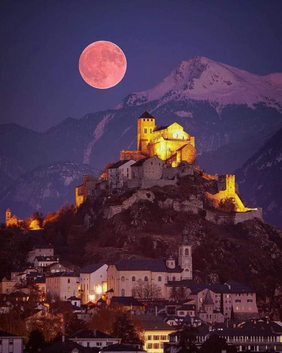 luxuriiouss_'s tweet photo. Switzerland
#Moon
@themoonlovepic https://t.co/R3du0AYjzG