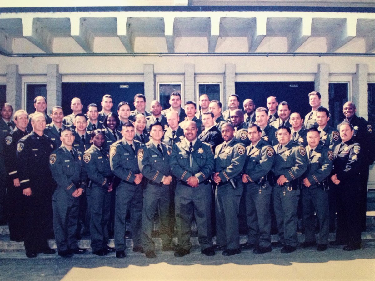 It’s #tbt ⭐️⭐️⭐️ SF 27th Regional Class Graduation 2002⭐️⭐️⭐️
#sfso #throwbackthursday #peaceofficers #publicsafety #partner #sfsocares #deputy #deputylife #memories