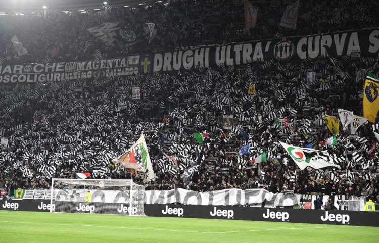 قبل بداية موسم اليوفي :

إدارة متخبطه، مدرب مفلس، لاعبين بدون ثقه، و مدرج بدون كورفا.

بقي في اليوفي إرث كروي عظيم و شخصية تظهر في المواقف الصعبه.