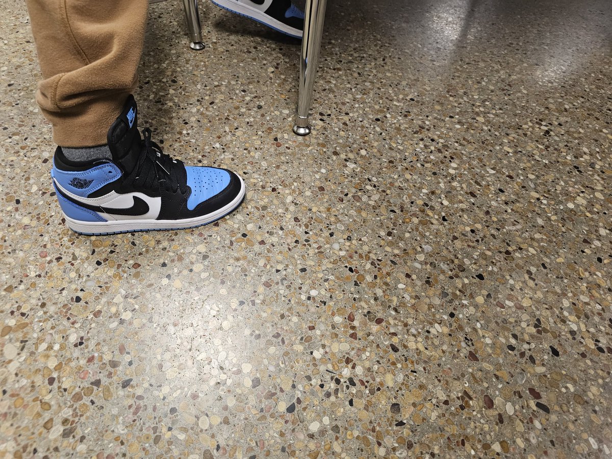 katrinabailey08's tweet photo. So it's the not creasing the shoes for me. ❤️ our @AustinISD students!  #ShoeGame #backtoschoolfresh https://t.co/lvuffirGCd