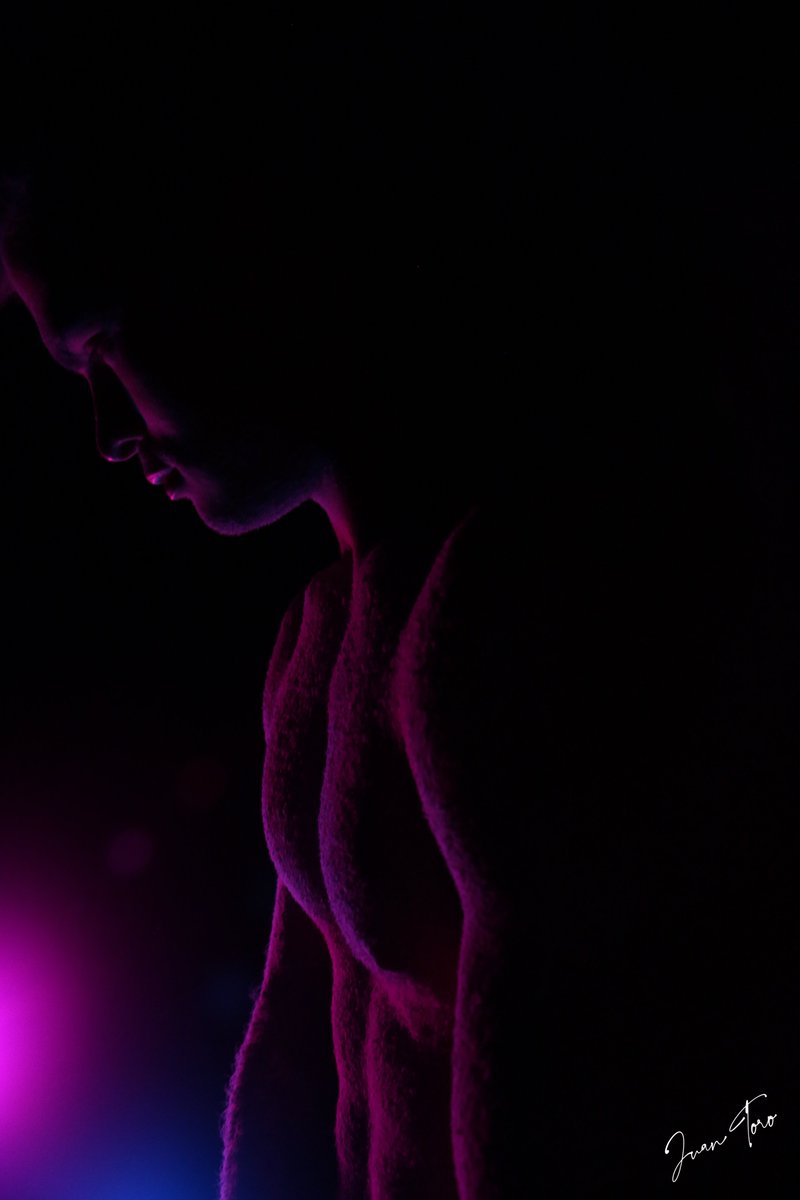 JUANTOROProduc's tweet photo. “Erosión”.
Modelo: @sanchez_brandonaru 
Ph: Juan Toro. 

Imagen sin ediciones ni filtros. 

…I qué, cuando el alma se filtra por los poros y grita de maneras que no se pueden esconder? https://t.co/zSnp5Wno1E