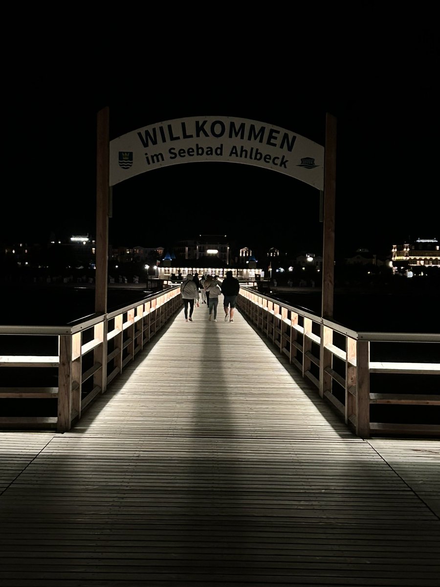 NordlichtRuegen's tweet photo. Abends auf der #Insel #Usedom … #Seebad #Ahlbeck #Seebrücke https://t.co/0X8qLvWygA