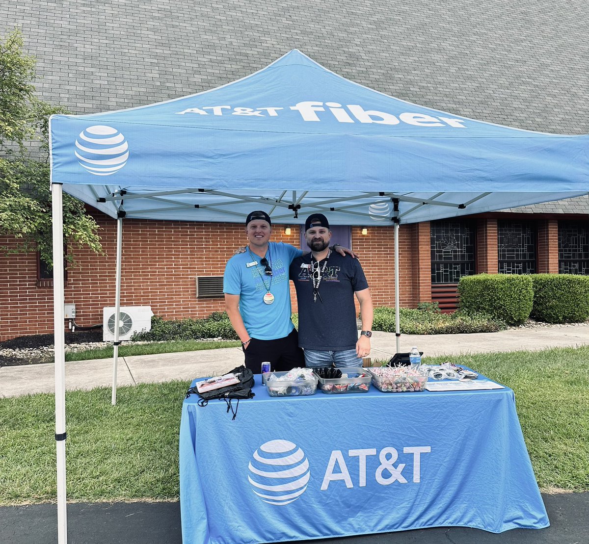 Jimmy_Booth1's tweet photo. Grove City Back2School Bash! Team 👻 stays at events!!! #GhostEventTeam #LifeAtAtt https://t.co/276lHqmJ7Q