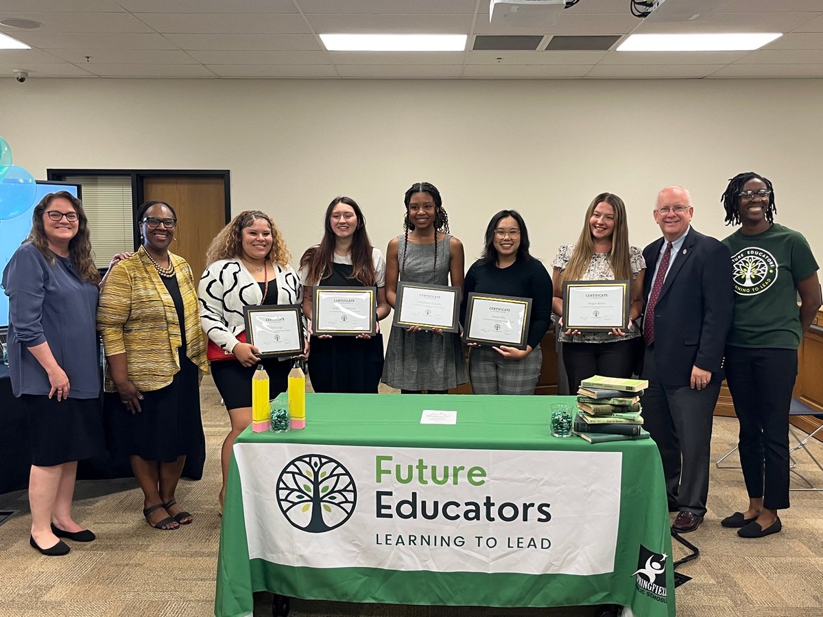 Five @MissouriState students committed to joining Team SPS once they graduate. @ClifSmart & @DrGrenitaLathan congratulated Megan Bolen, Aleila Cage, Malina Carnelison, Susan Cha and Symphony Darville during a signing ceremony for Cohort 2 of Future Educators.