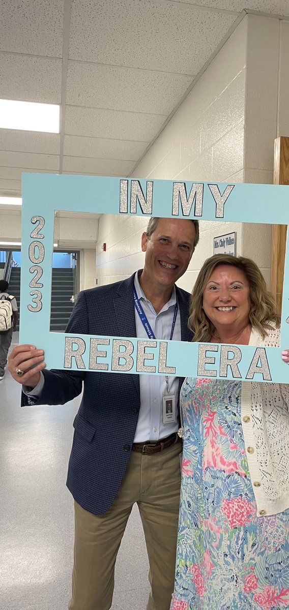cindy_wallace83's tweet photo. 25th First Day of school@BCHS! Still Happy to Bee a Teacher🐝🐝 Still sharing the Bee Love❤️ with my hive🐝🐝
@BCHS_Rebels1955 
@Boone_County 
@steffenmeBCHS 
@SuptTurner 
@JimDetwiler1 https://t.co/YVF4Ky8Xto