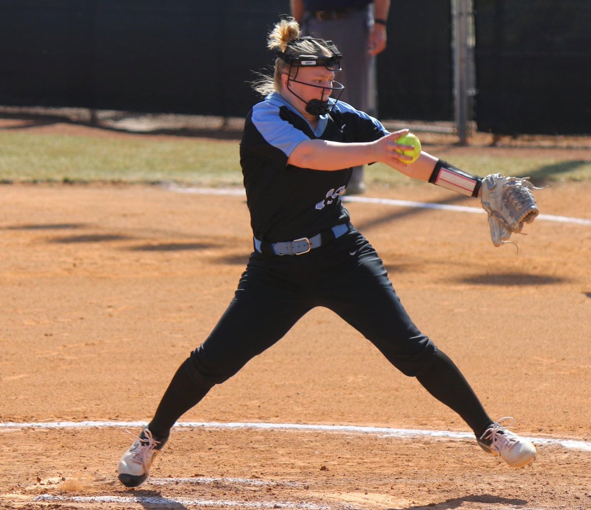 UIU_Softball's tweet photo. 𝐖𝐞 𝐏𝐫𝐞𝐬𝐞𝐧𝐭 𝐭𝐨 𝐲𝐨𝐮...

Abby Buckman  |  Senior  |   Conesville, IA

- Area of Study ➡️ Exercise Science
- Best part of your Summer➡️"Getting to coach high school softball at my high school &amp; being a part of my sister’s wedding."

#MeetThePeacocks  X  #FeathersUp🦚 https://t.co/1Hy3U3vAZh