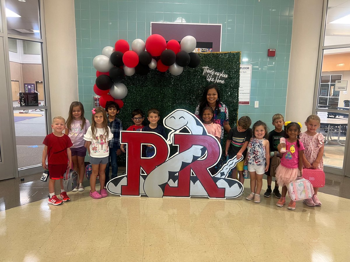 MissAs_Safari's tweet photo. All smiles with our newest little Rattlers!!!โค๏ธ๐คฉ๐ฅณ@RiverRidgeElem #kindergarten #rrdgrattlers #lisd #1lisd #firstweek https://t.co/6yUjP4sAxP