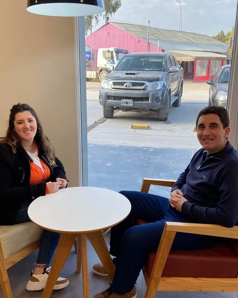 LucreciaNovo's tweet photo. ¡EN VILLARINO HAY EQUIPO! @aldunatecaro junto a @DamianCh79 y @JuanCruzVidalok siguen recorriendo pueblos, escuchando vecinos y trabajando en conjunto para lograr el cambio que nos demandan.
¡Merecemos un Villarino mejor!
#Aldunate2023
#JuntosVillarino
#LaFuerzaDelCambio https://t.co/Sn4hKJorlf
