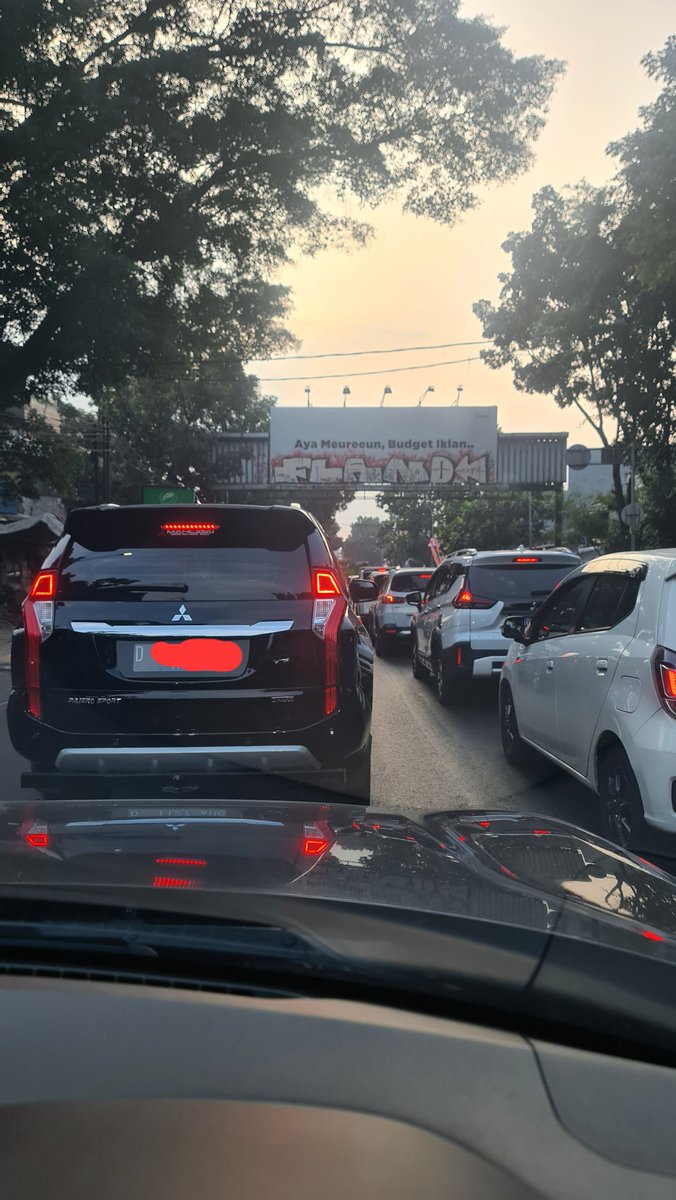 gusmail18's tweet photo. [06.41] macet pasar suci sudah sampai  kantor beacukai. sudah langganan #neverending morning macet @PRFMnews @dishub_jabar @ridwankamil https://t.co/BpqKlam95g