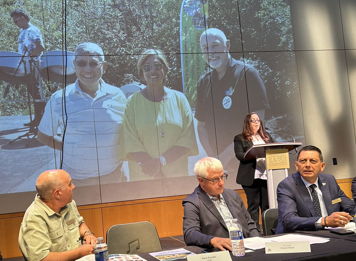 CouncillorChan's tweet photo. Congrats to #RichmondHill Board of Trade for inaugurating the new Board of Directors & AGM at @RHCPA tonight. Let’s support local business to keep local economy strong! @RH_EcDev @RH_SBEC @ONeconomy @YorkLink @YorkRegion #localbusiness #AGM #BoardofTrade #local #economy #ONPoli https://t.co/bdyZ7WAiID