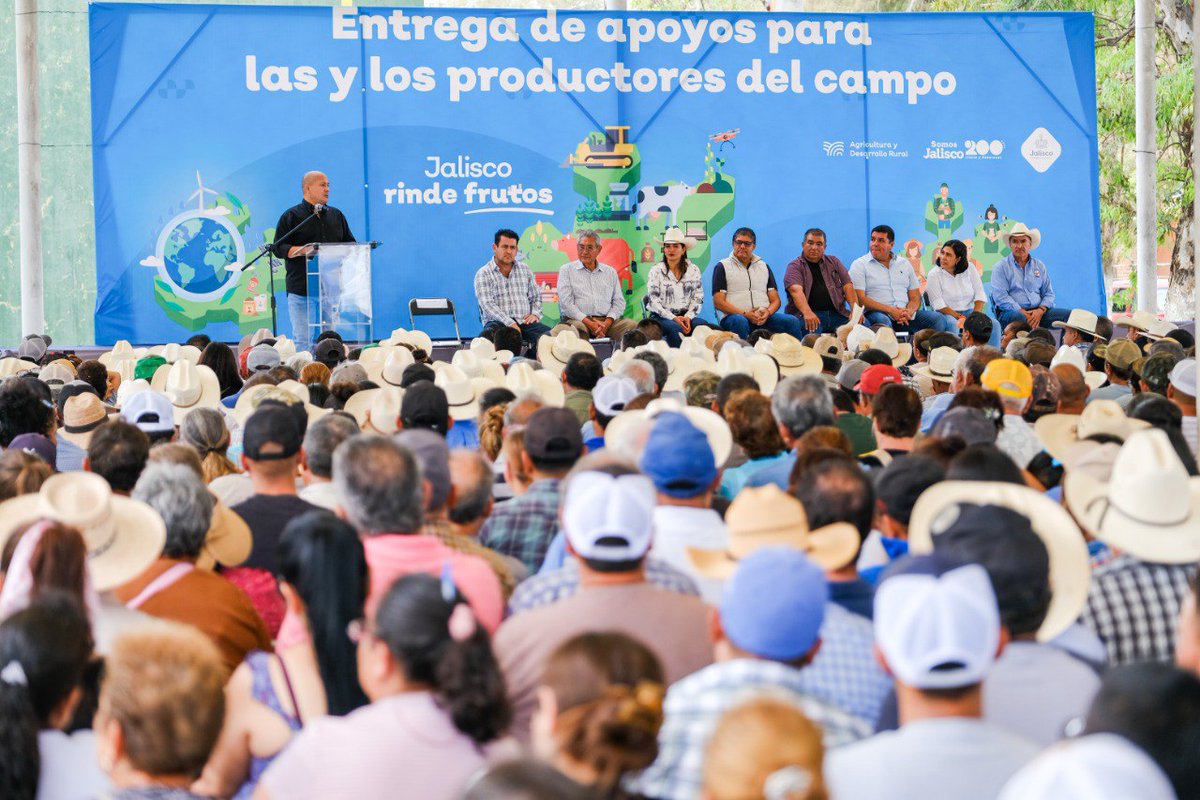 EnriqueAlfaroR's tweet photo. Hoy, como una muestra más de la ruta que seguimos para fortalecer el campo jalisciense, entregamos apoyos por más de 60 millones de pesos a los productores de #SanMartínHidalgo, #Cocula, #Ameca y #VillaCorona, para la tecnificación y modernización en las unidades de producción.

El campo es una pieza clave para la economía de Jalisco y del país entero, por eso aquí, en contraste con el panorama nacional, nuestros apoyos no se quedan en el discurso, ruta por la que le vamos a seguir hasta donde tope.