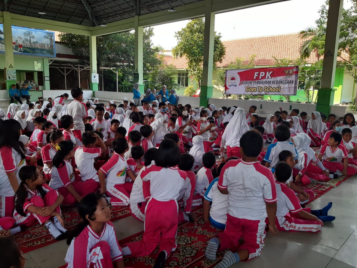 fpkgresik's tweet image. Forum Pembauran Kebangsaan (FPK) Kabupaten Gresik terus melakukan sosialisasi pembauran kebangsaan melalui program FPK Go to School, Selasa (15/8). Kali ini berlokasi di SD Negeri 6, Jalan Jaksa Agung, Gresik diikuti 350 siswa-siswi dari kelas 4,5 dan 6.
#fpk #fpkgresik