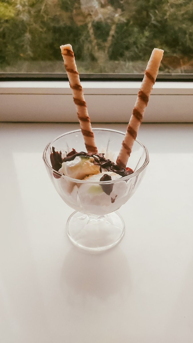 tasha_1995_'s tweet photo. Post z okazji urlopu musi być 🏖️☀️🌴🍹

#urlop #urlopik #vacation #holiday #wolne #wreszciewolne #lody #icecream #lodydlaochłody #gorąco #upał #hot #hotday #moments https://t.co/szzJvvRLzG